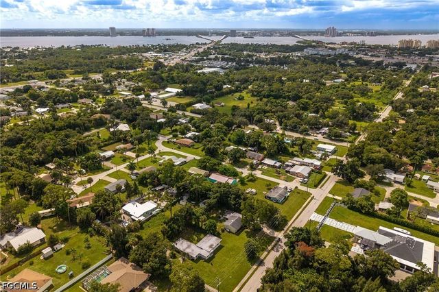 122 Evergreen RD, North Fort Myers, FL 33903