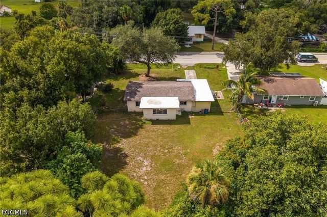 122 Evergreen RD, North Fort Myers, FL 33903
