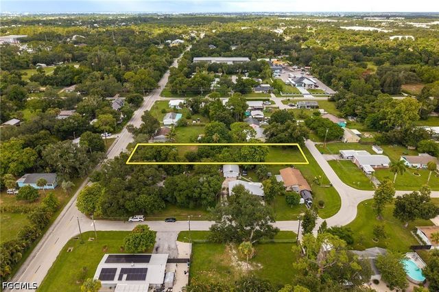 122 Evergreen RD, North Fort Myers, FL 33903