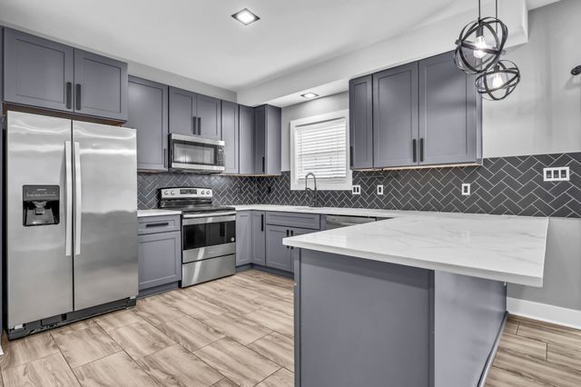 2428 Andersonville Dr, Clarksville, TN 37042