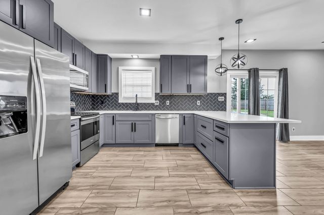 2428 Andersonville Dr, Clarksville, TN 37042