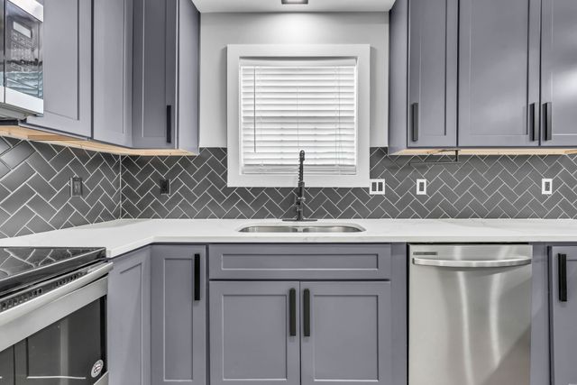 2428 Andersonville Dr, Clarksville, TN 37042