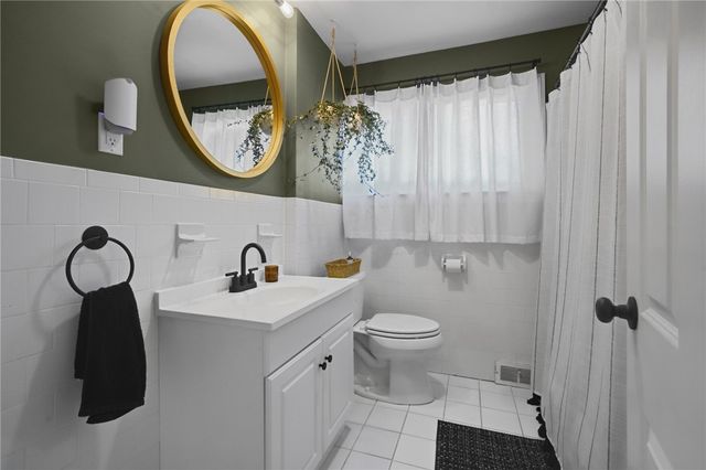 14 Salem Drive, North Providence, RI 02904
