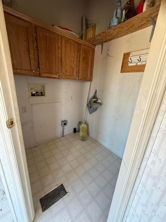 Image 13 of property listing at 250 Frontier Trail, Datil, NM 87821