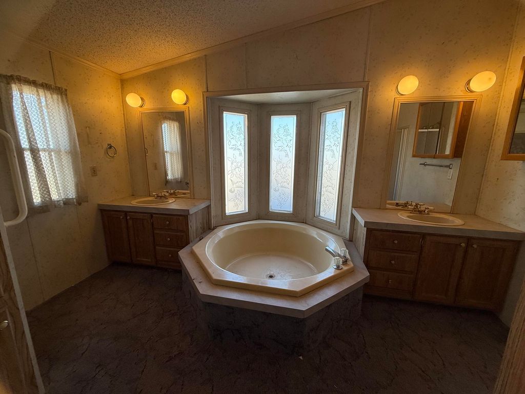 Image 21 of property listing at 250 Frontier Trail, Datil, NM 87821