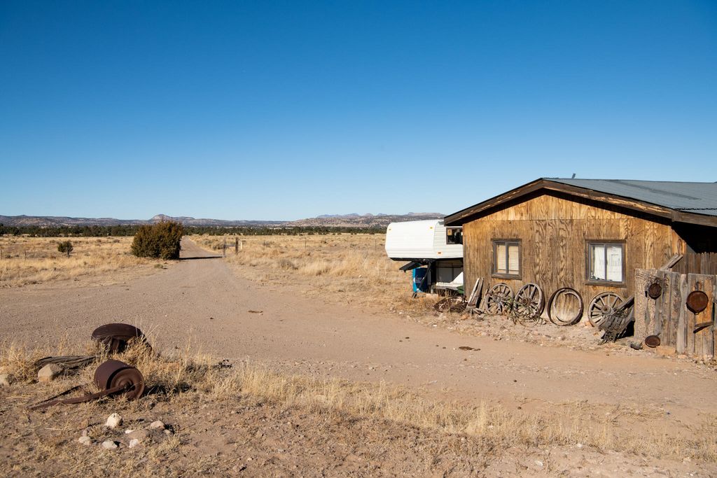 Image 5 of property listing at 250 Frontier Trail, Datil, NM 87821