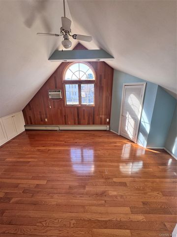 37 Spray Lane, Hicksville, NY 11801