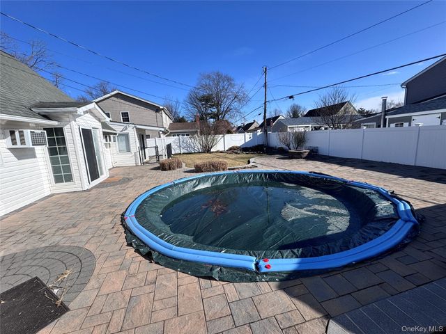 37 Spray Lane, Hicksville, NY 11801