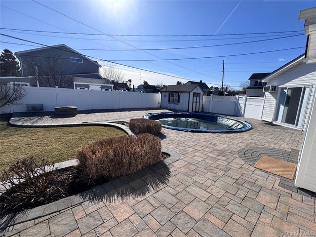 37 Spray Lane, Hicksville, NY 11801