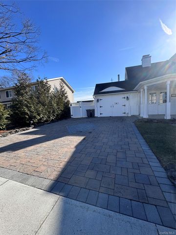 37 Spray Lane, Hicksville, NY 11801