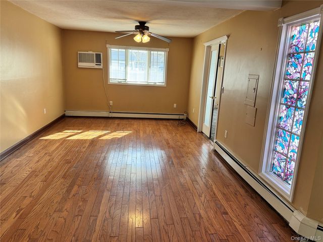 37 Spray Lane, Hicksville, NY 11801
