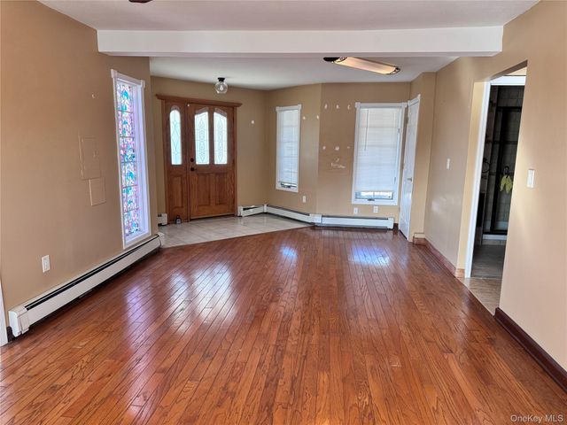 37 Spray Lane, Hicksville, NY 11801