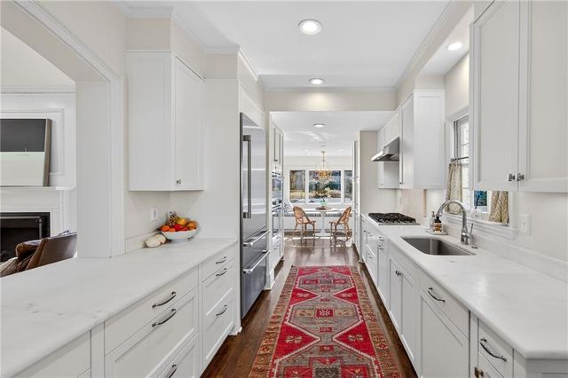 900 Hawick Drive NW, Atlanta, GA 30327