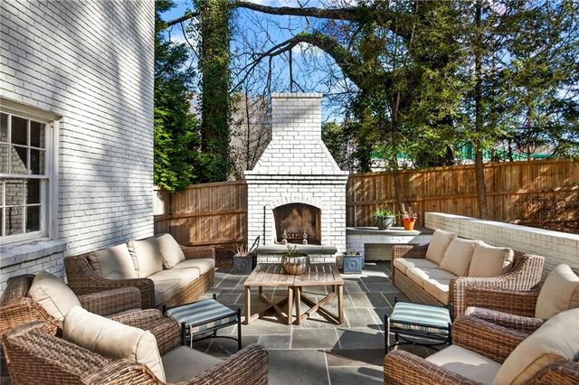 900 Hawick Drive NW, Atlanta, GA 30327