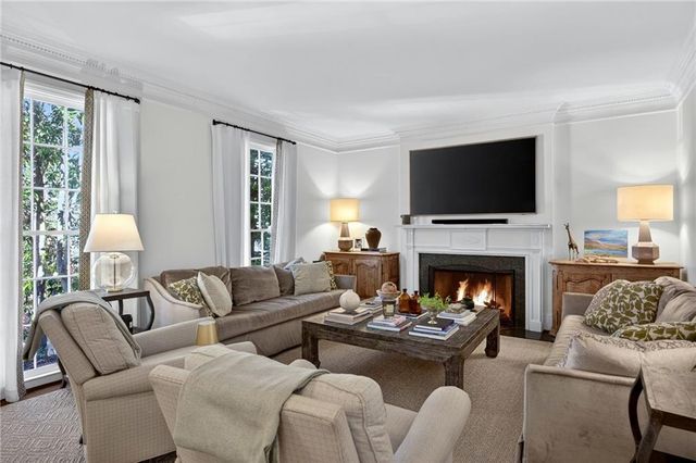 900 Hawick Drive NW, Atlanta, GA 30327