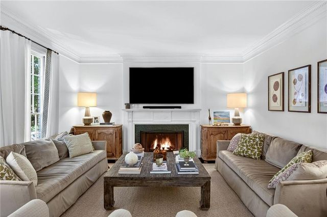 900 Hawick Drive NW, Atlanta, GA 30327