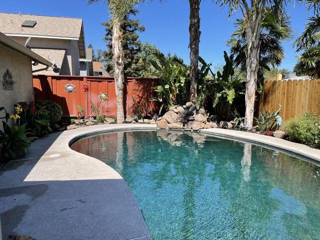 413 Redford Ln, Modesto, CA 95350