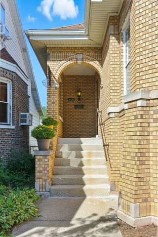 2728 N Mango Avenue, Chicago, IL 60639