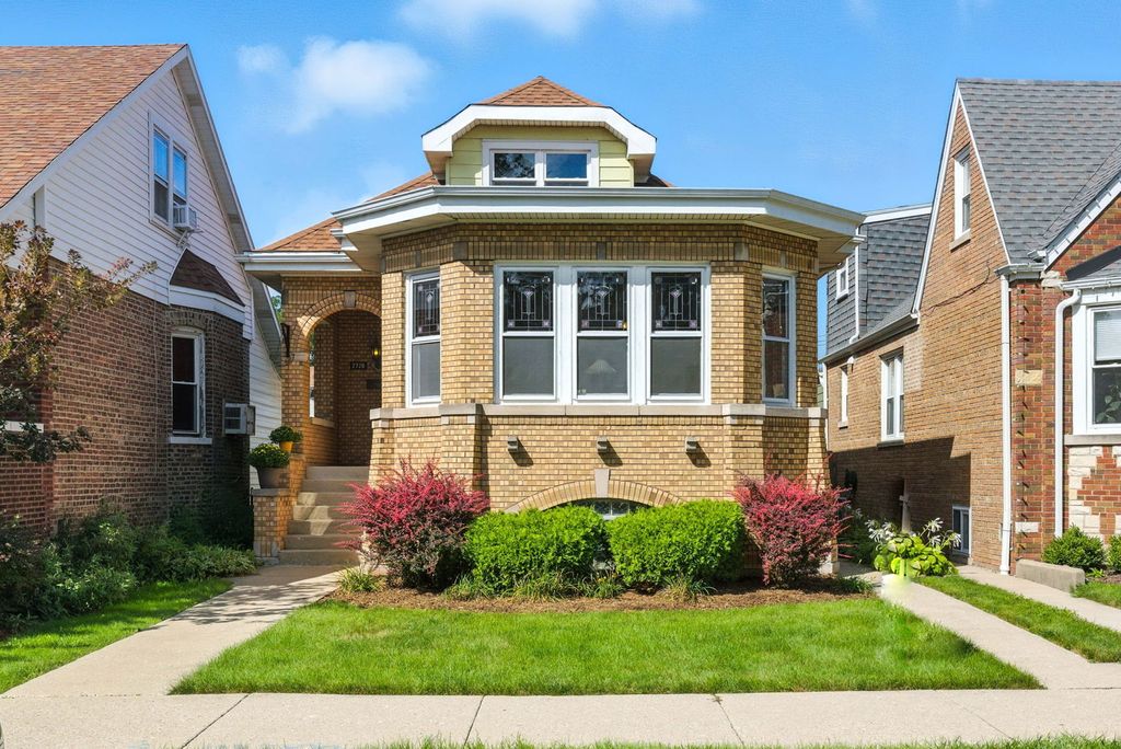 2728 N Mango Avenue, Chicago, IL 60639