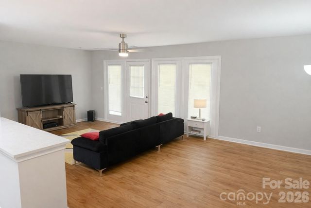 6106 Meadow Rose Lane, Charlotte, NC 28215