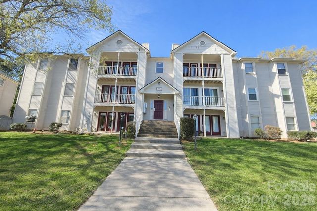 6106 Meadow Rose Lane, Charlotte, NC 28215