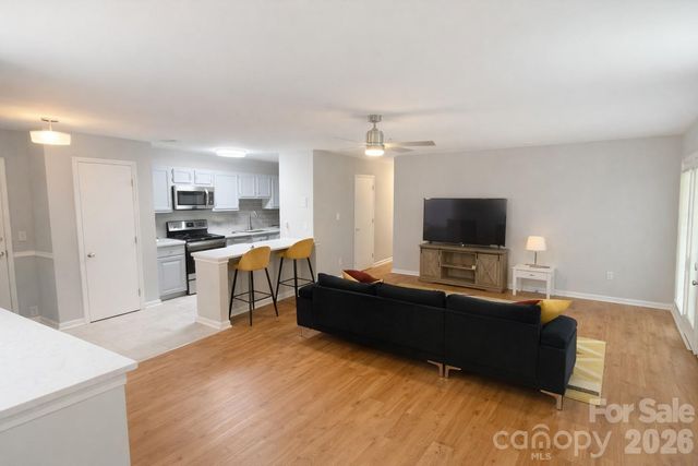 6106 Meadow Rose Lane, Charlotte, NC 28215