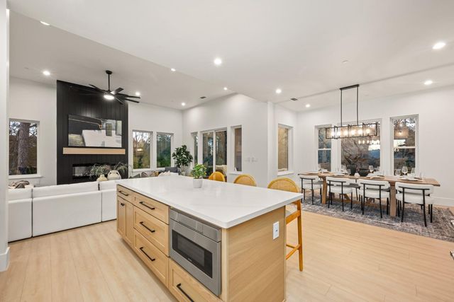 23785 Darkhorse Dr, Auburn, CA 95602