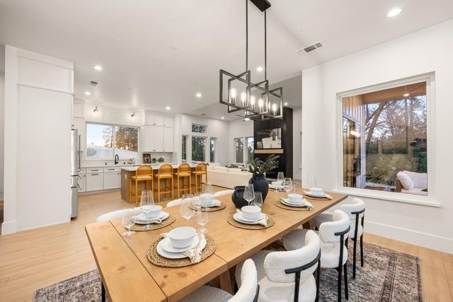 23785 Darkhorse Dr, Auburn, CA 95602