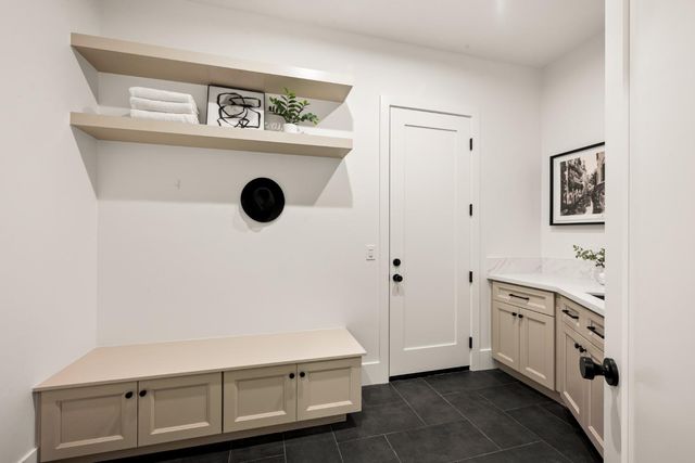 23785 Darkhorse Dr, Auburn, CA 95602