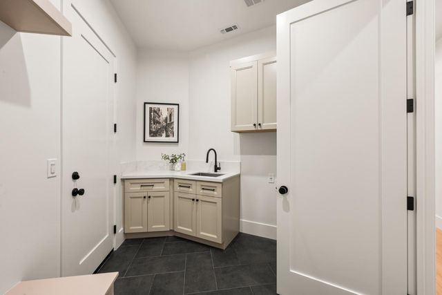 23785 Darkhorse Dr, Auburn, CA 95602