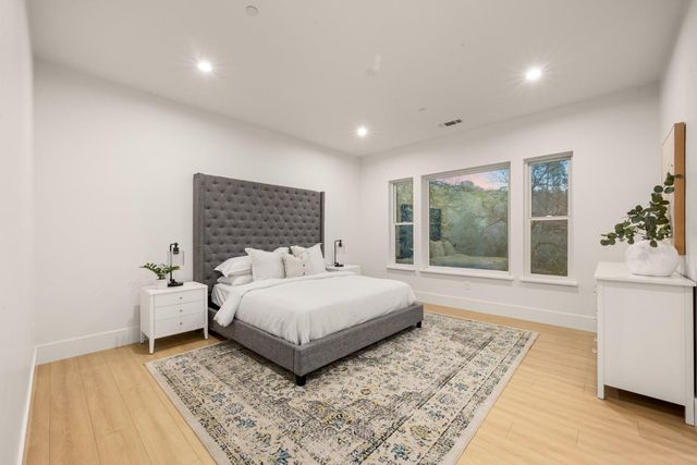 23785 Darkhorse Dr, Auburn, CA 95602