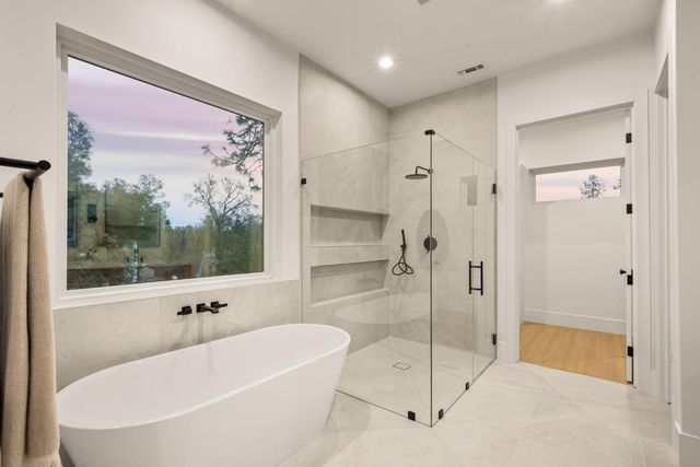 23785 Darkhorse Dr, Auburn, CA 95602