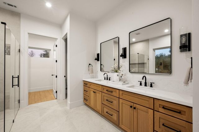 23785 Darkhorse Dr, Auburn, CA 95602