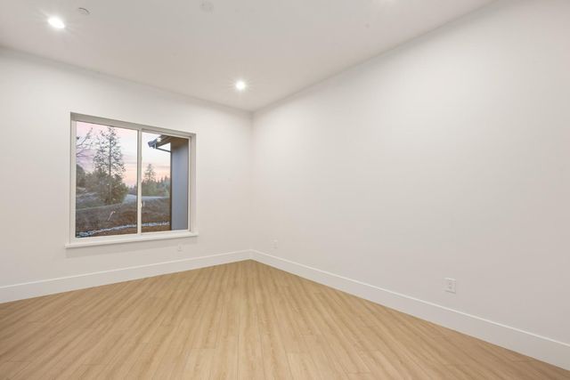 23785 Darkhorse Dr, Auburn, CA 95602