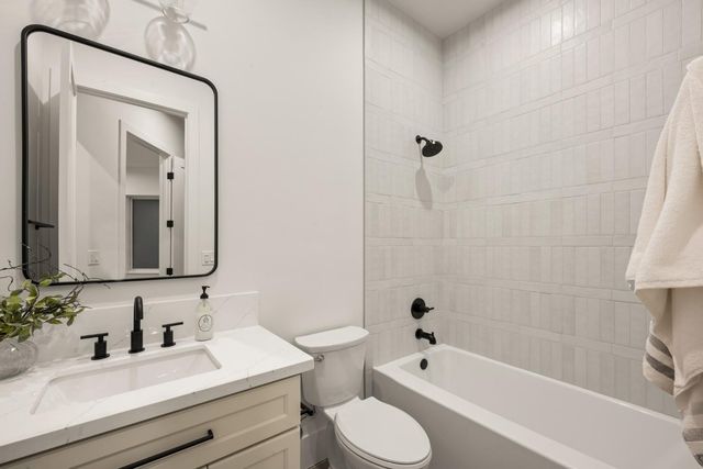 23785 Darkhorse Dr, Auburn, CA 95602