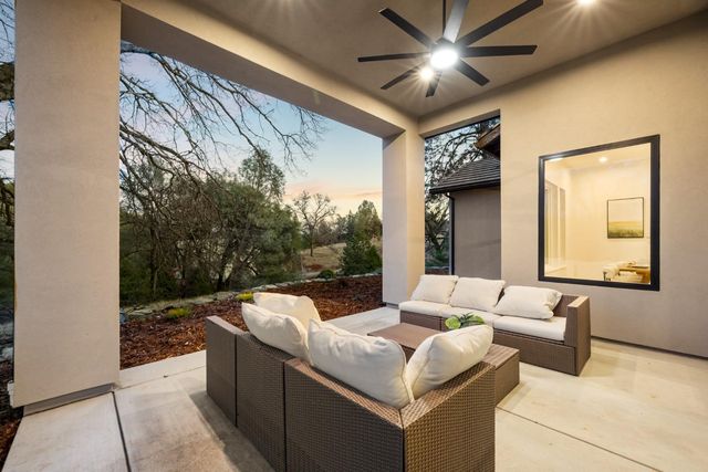 23785 Darkhorse Dr, Auburn, CA 95602