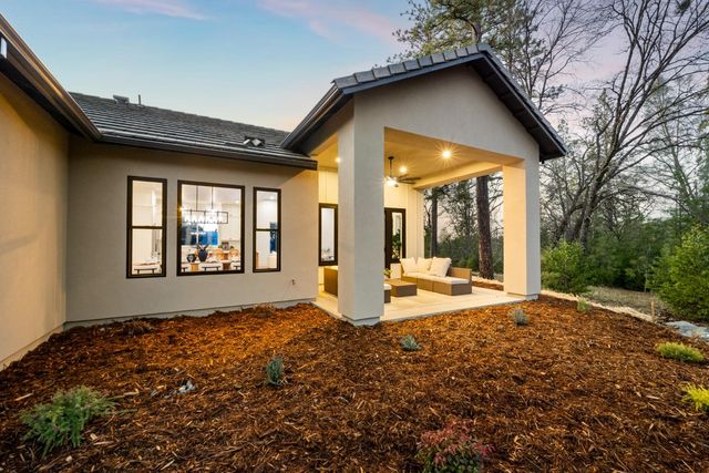 23785 Darkhorse Dr, Auburn, CA 95602