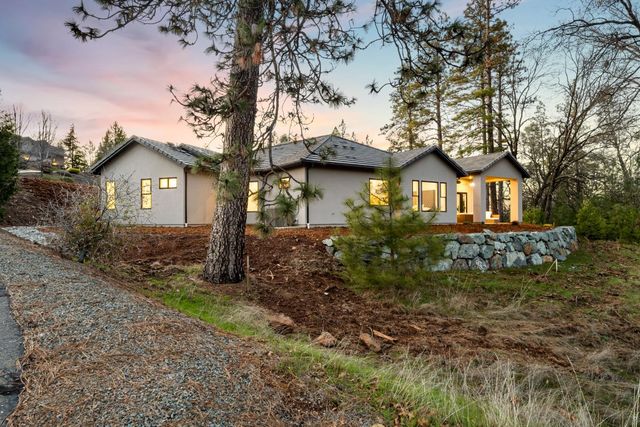 23785 Darkhorse Dr, Auburn, CA 95602