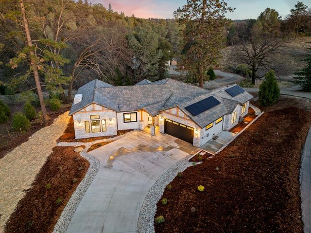 23785 Darkhorse Dr, Auburn, CA 95602