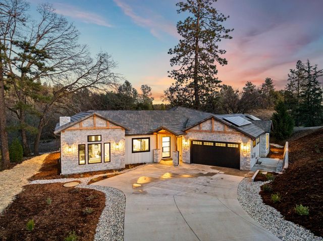 23785 Darkhorse Dr, Auburn, CA 95602