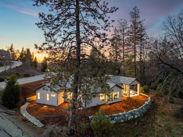23785 Darkhorse Dr, Auburn, CA 95602