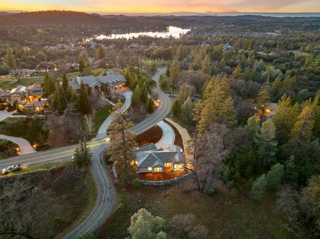 23785 Darkhorse Dr, Auburn, CA 95602