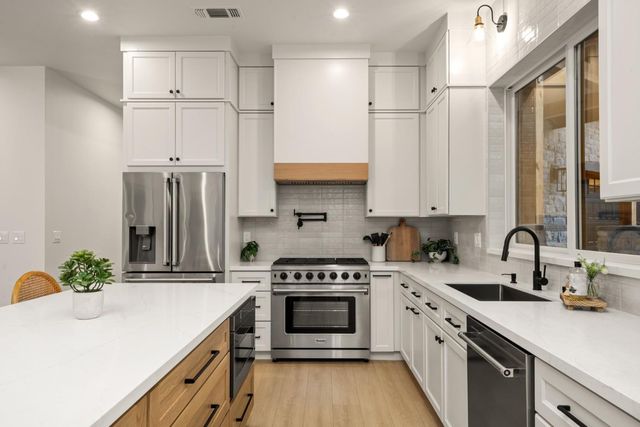 23785 Darkhorse Dr, Auburn, CA 95602