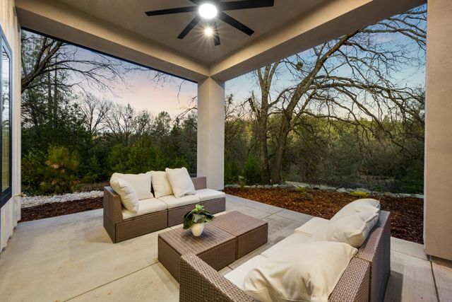 23785 Darkhorse Dr, Auburn, CA 95602