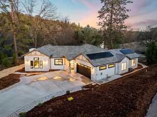23785 Darkhorse Dr, Auburn, CA 95602