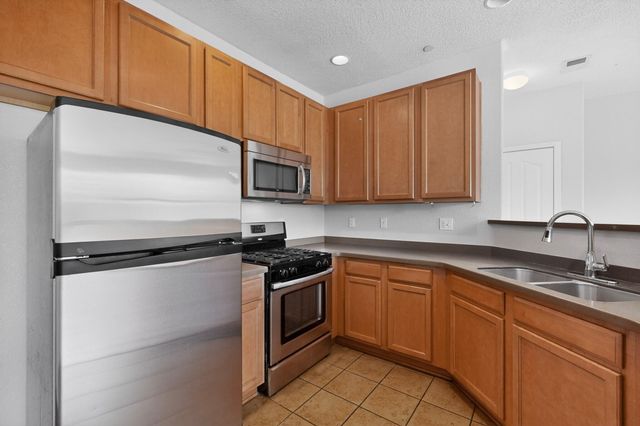 601 Menaul Boulevard NE UNIT 302, Albuquerque, NM 87107