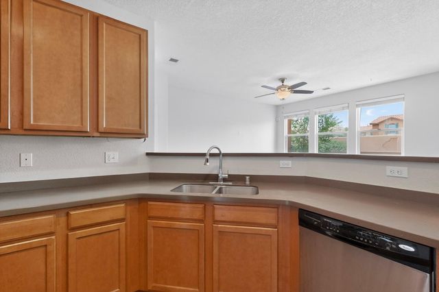 601 Menaul Boulevard NE UNIT 302, Albuquerque, NM 87107