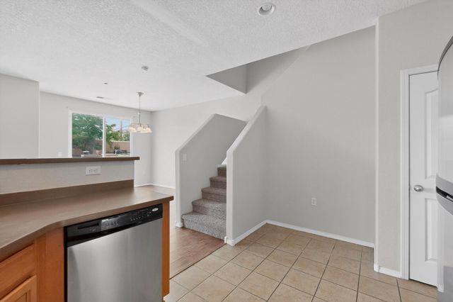 601 Menaul Boulevard NE UNIT 302, Albuquerque, NM 87107