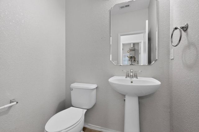 601 Menaul Boulevard NE UNIT 302, Albuquerque, NM 87107