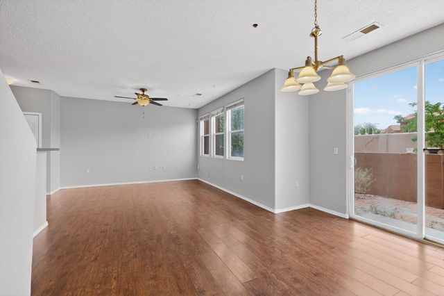 601 Menaul Boulevard NE UNIT 302, Albuquerque, NM 87107